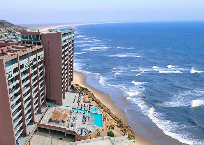 Luxury Beach Condo With Pool